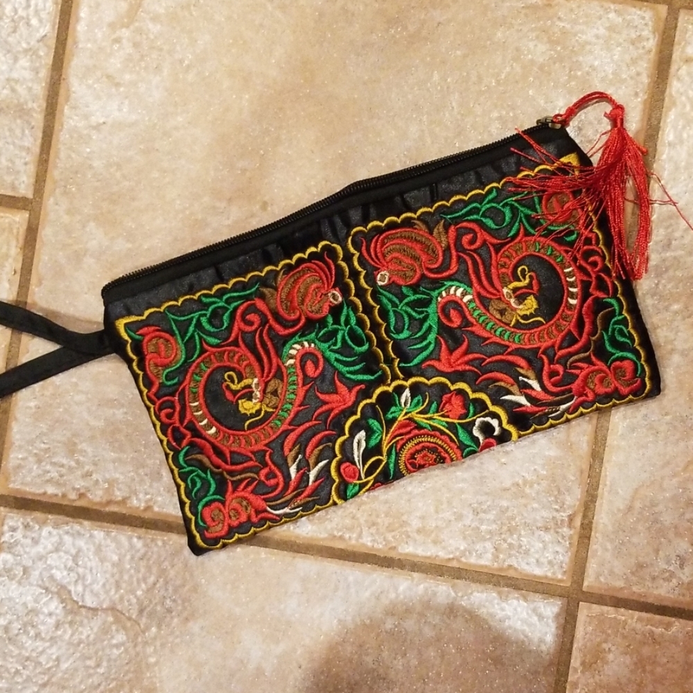 NWOT Chinese Patterned Wristlet
